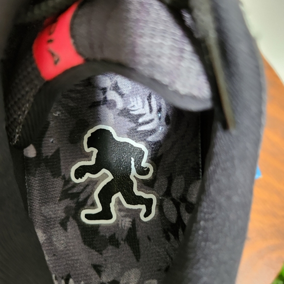 BROOKS CASCADIA 16 WOMEN'S TRAIL RUNNING SHOES LIMITED EDITION SASQUATCH 7 NEW - Picture 13 of 16